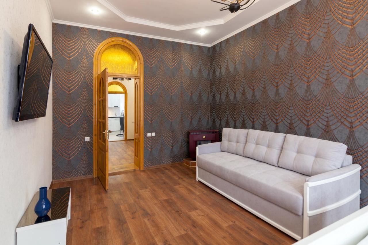 Leogrand Apartments Panteleimona Kulisha 27 Lvov Exteriér fotografie